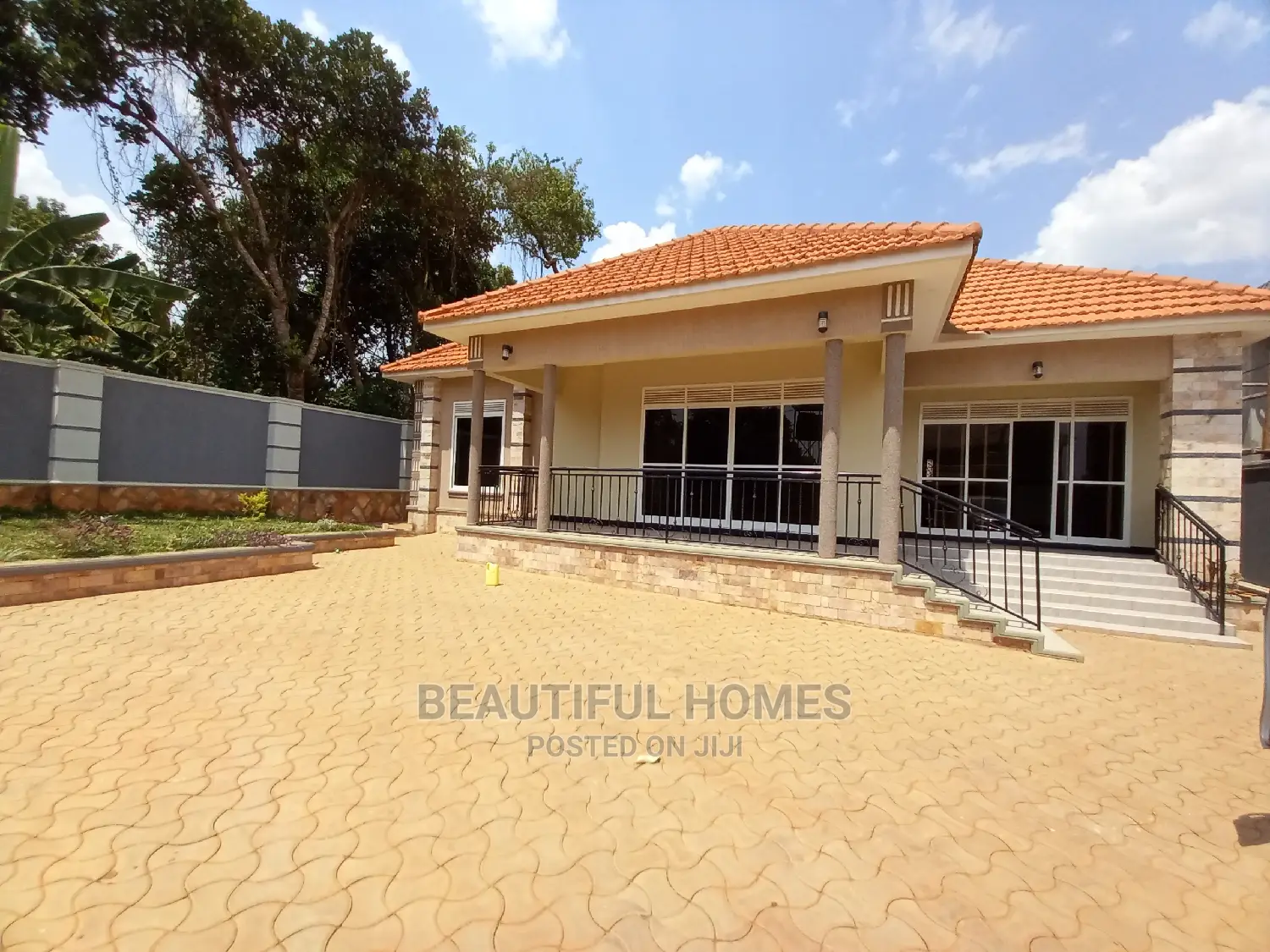 Furnished 4bdrm Bungalow in Kira for Sale