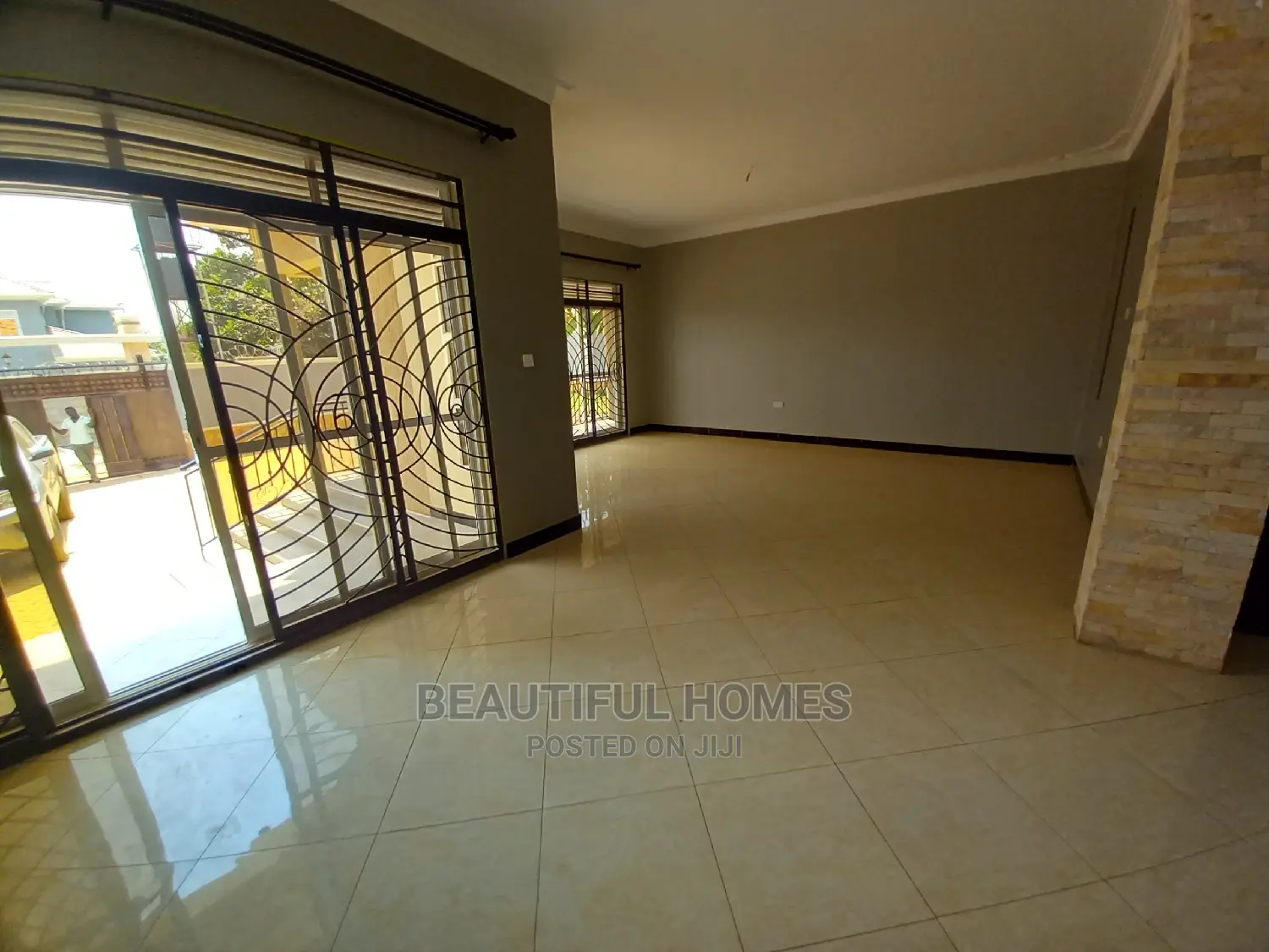 Furnished 4bdrm Bungalow in Kira for Sale