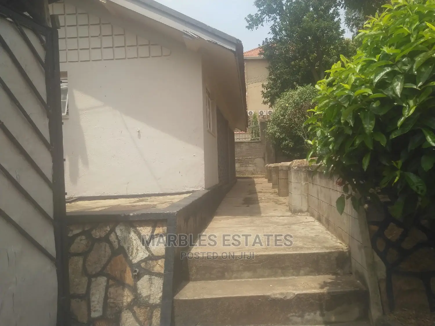 4bdrm Bungalow in Bugolobi, Central Division for Rent