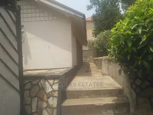 4bdrm Bungalow in Bugolobi, Central Division for Rent