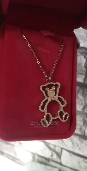 Classy and Unique Necklaces Available With the Gift Box
