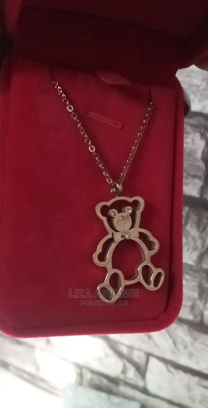 Classy and Unique Necklaces Available With the Gift Box