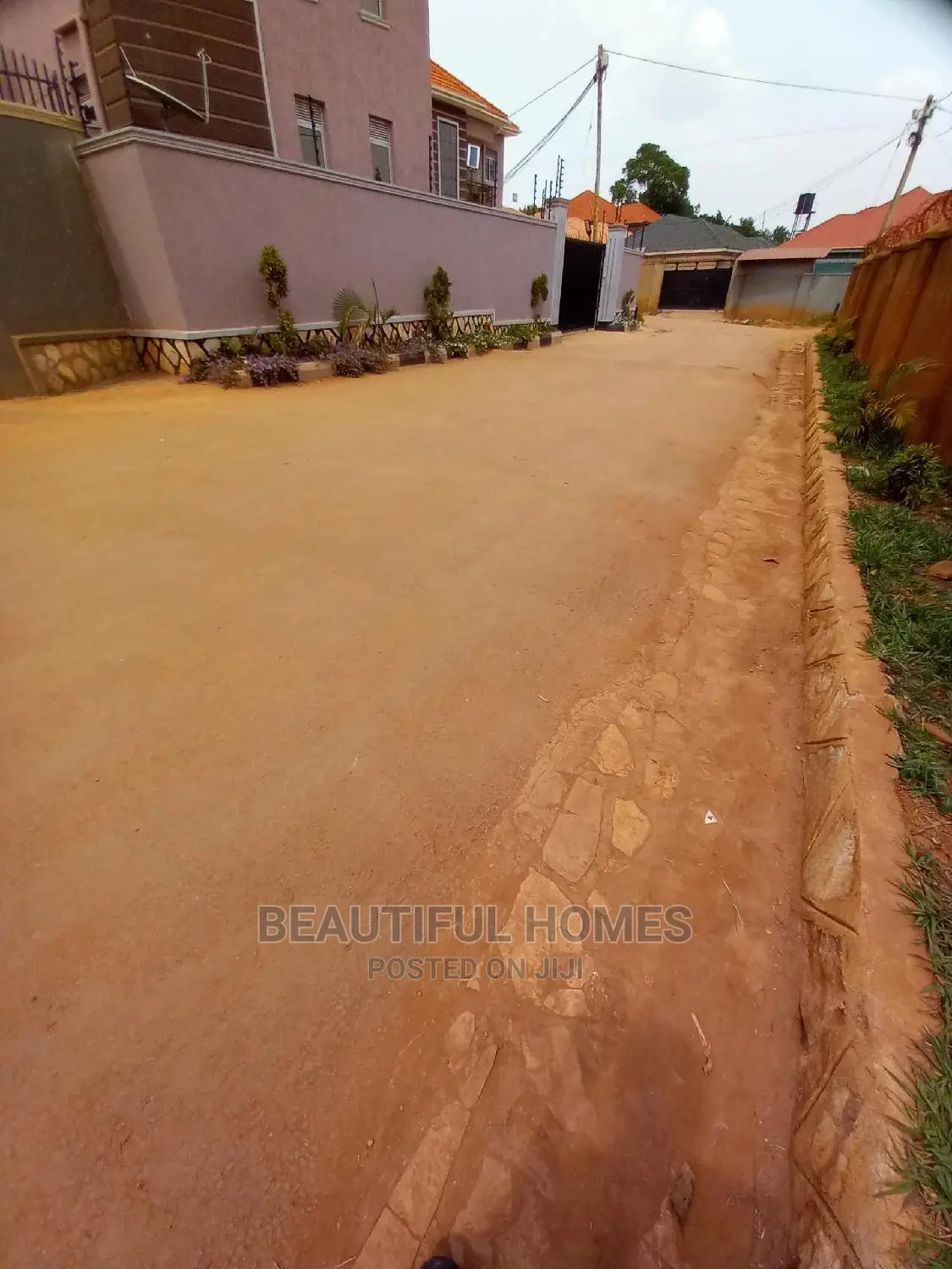 Furnished 2bdrm Apartment in Kira Tarmack, Central Division for Sale