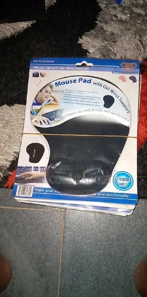 Mouse Pad With Gel Wrist Support