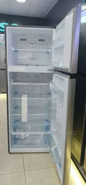 Hisense 266litres Double Door Refrigerator // Frost Free 