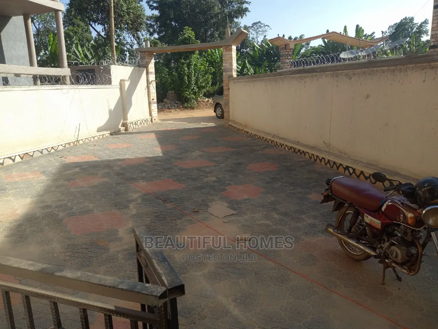 Furnished 4bdrm House in Kira First for Sale