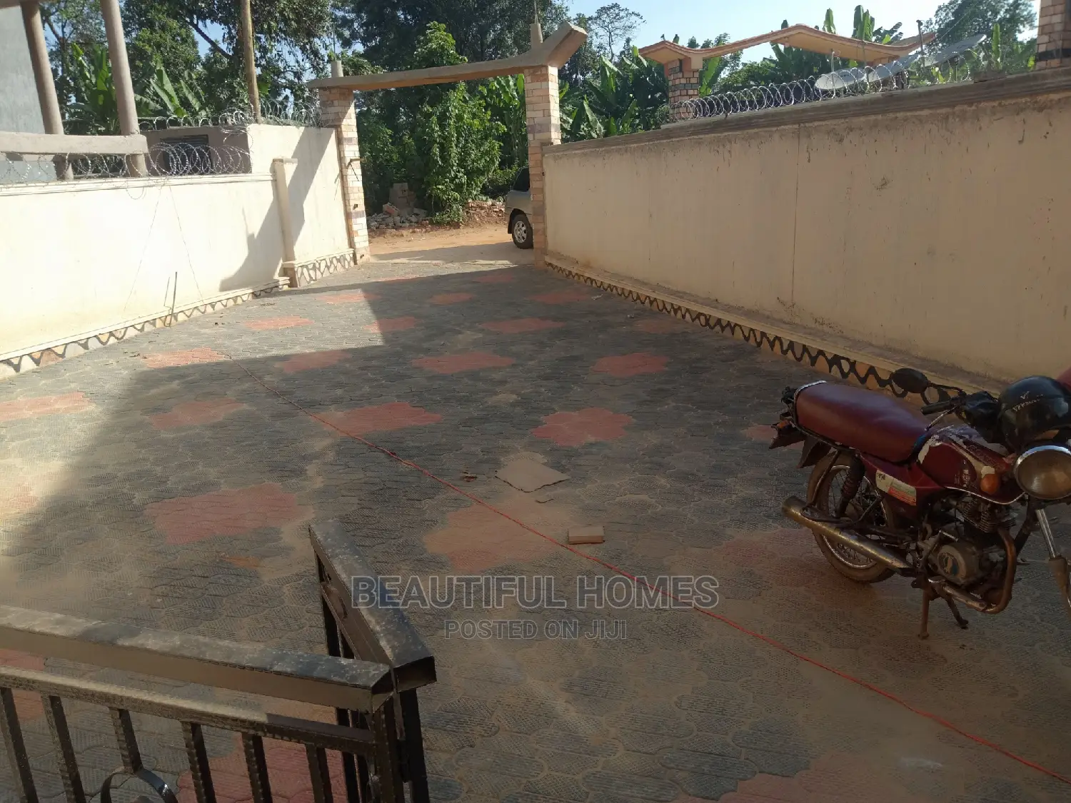 Furnished 4bdrm House in Kira First for Sale