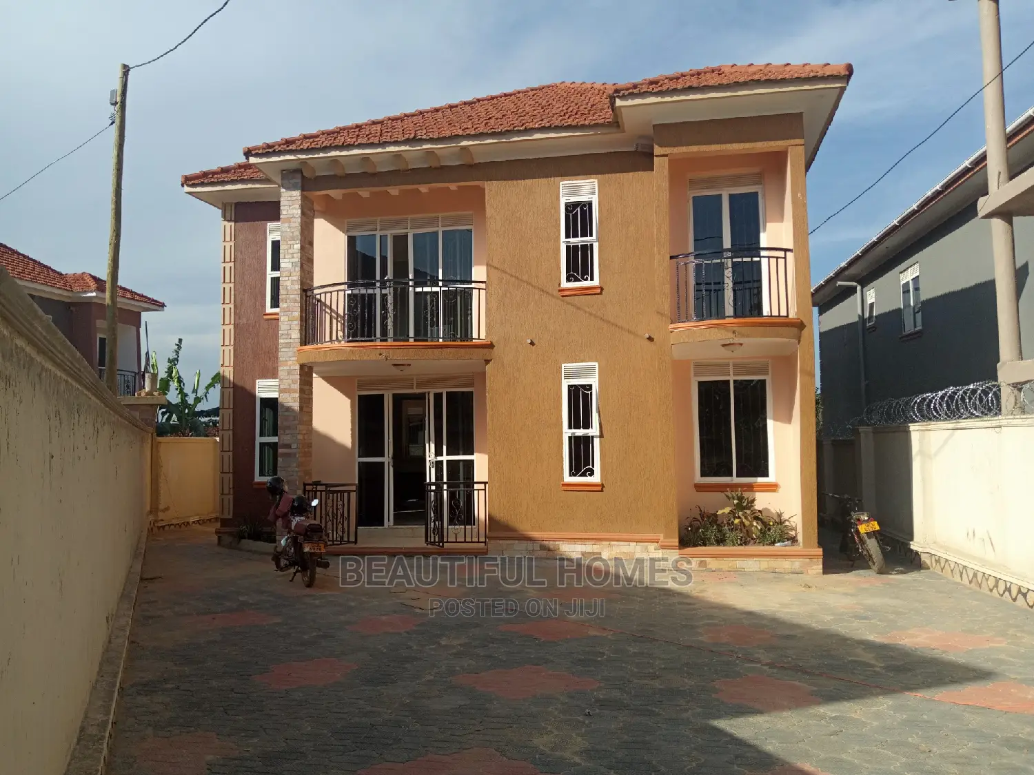 Furnished 4bdrm House in Kira First for Sale