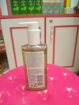 Neutrogena Oil Balancing Facial Wash With Lime Aloevera