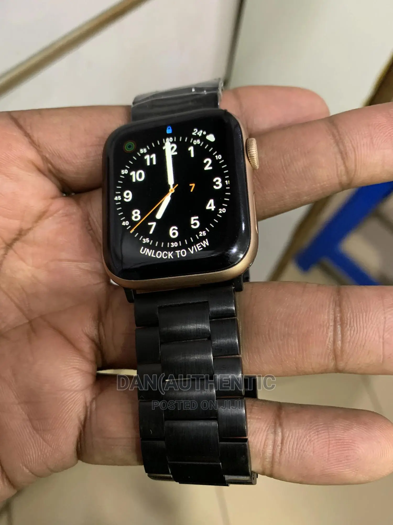 Apple Watch Series 5 Gold With Metallic Black Strap