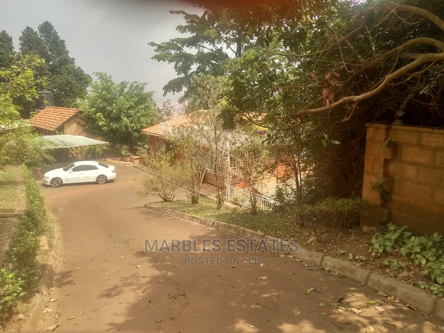 4bdrm Mansion in Mbuya, Central Division for Rent