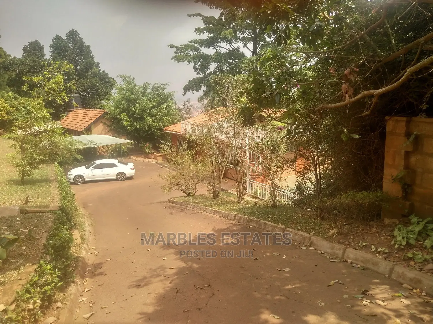 4bdrm Mansion in Mbuya, Central Division for Rent