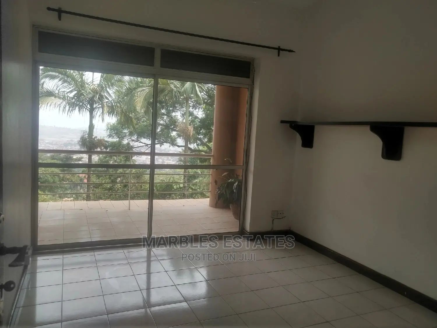 4bdrm Mansion in Mbuya, Central Division for Rent