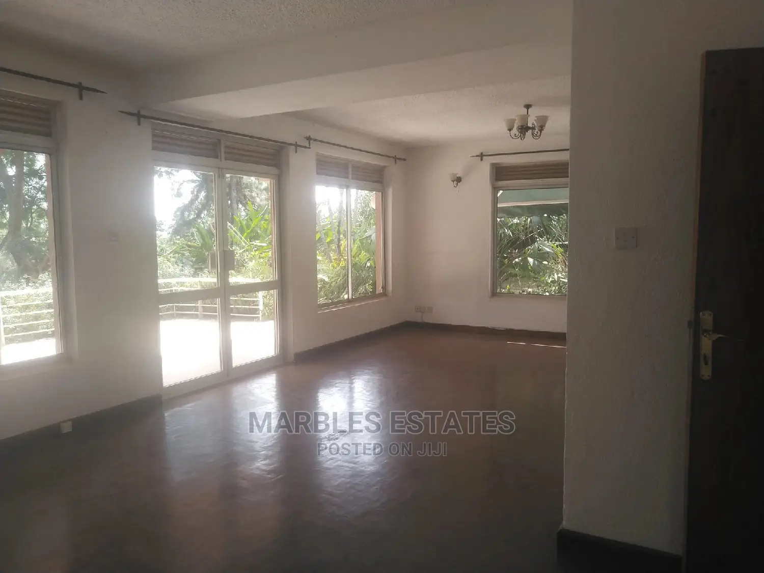 4bdrm Mansion in Mbuya, Central Division for Rent