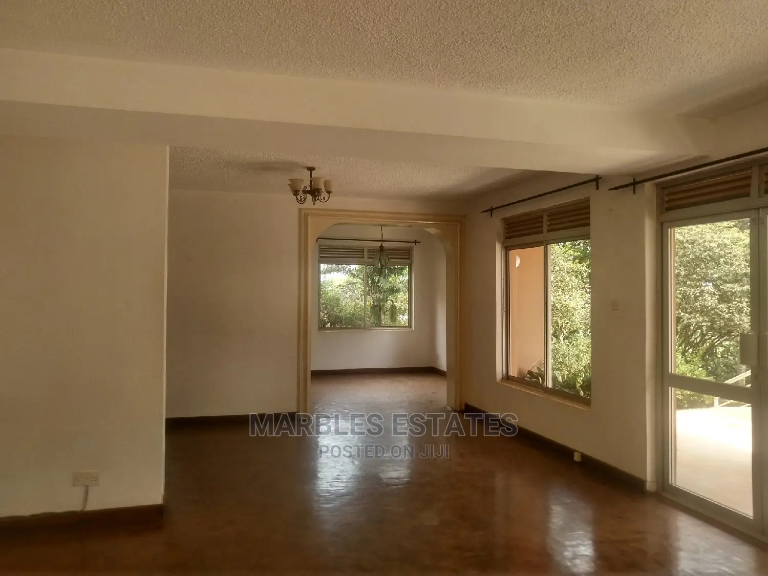 4bdrm Mansion in Mbuya, Central Division for Rent