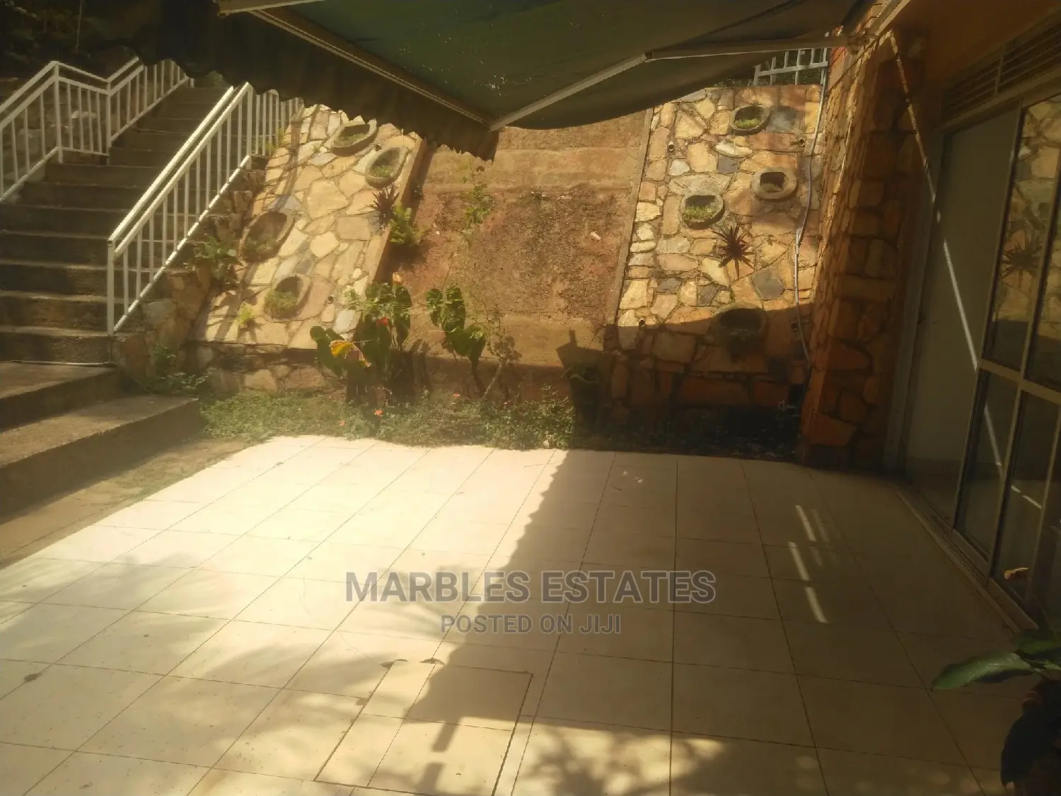 4bdrm Mansion in Mbuya, Central Division for Rent