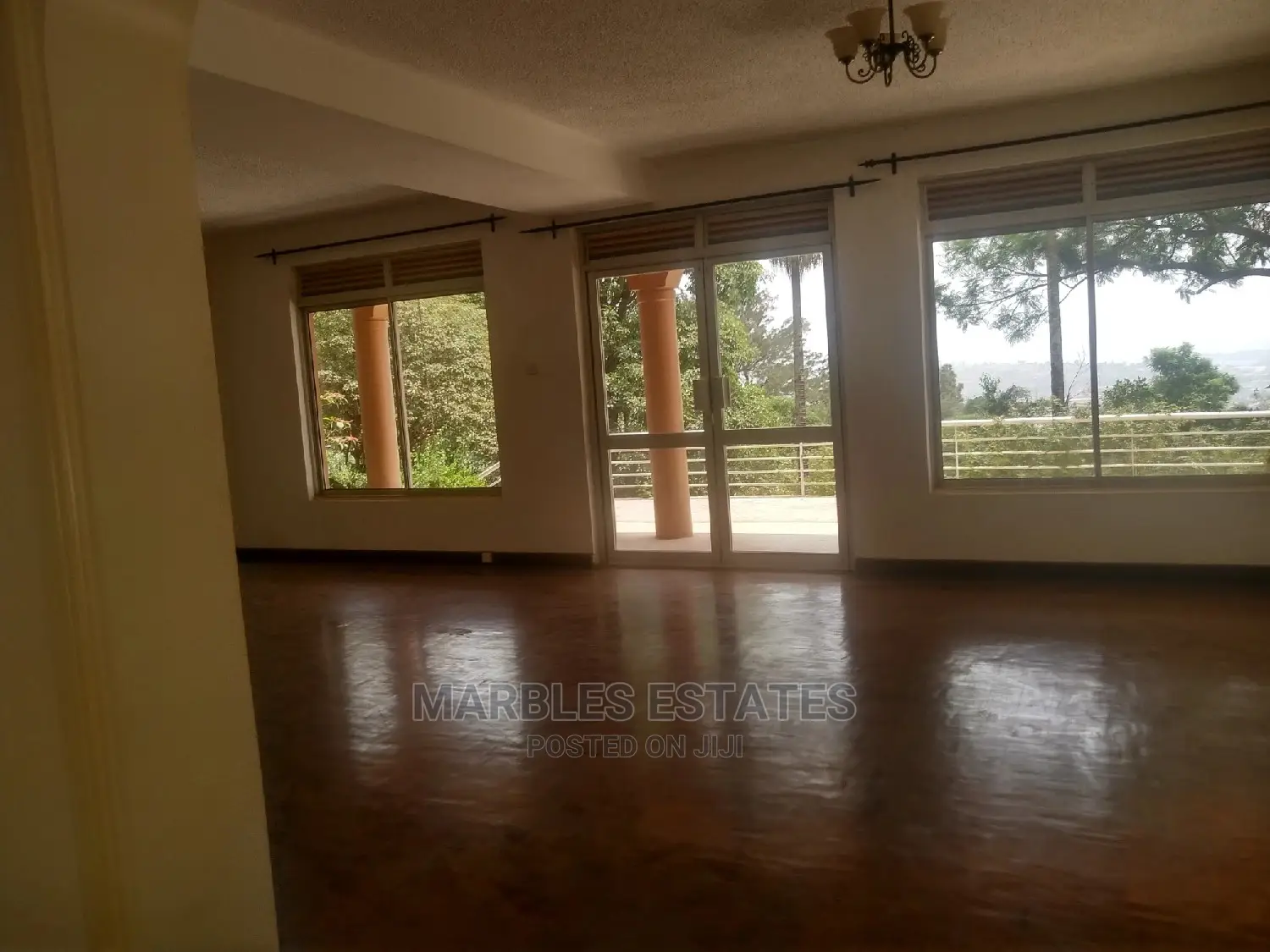 4bdrm Mansion in Mbuya, Central Division for Rent