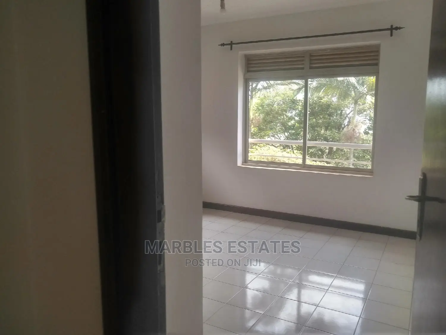 4bdrm Mansion in Mbuya, Central Division for Rent