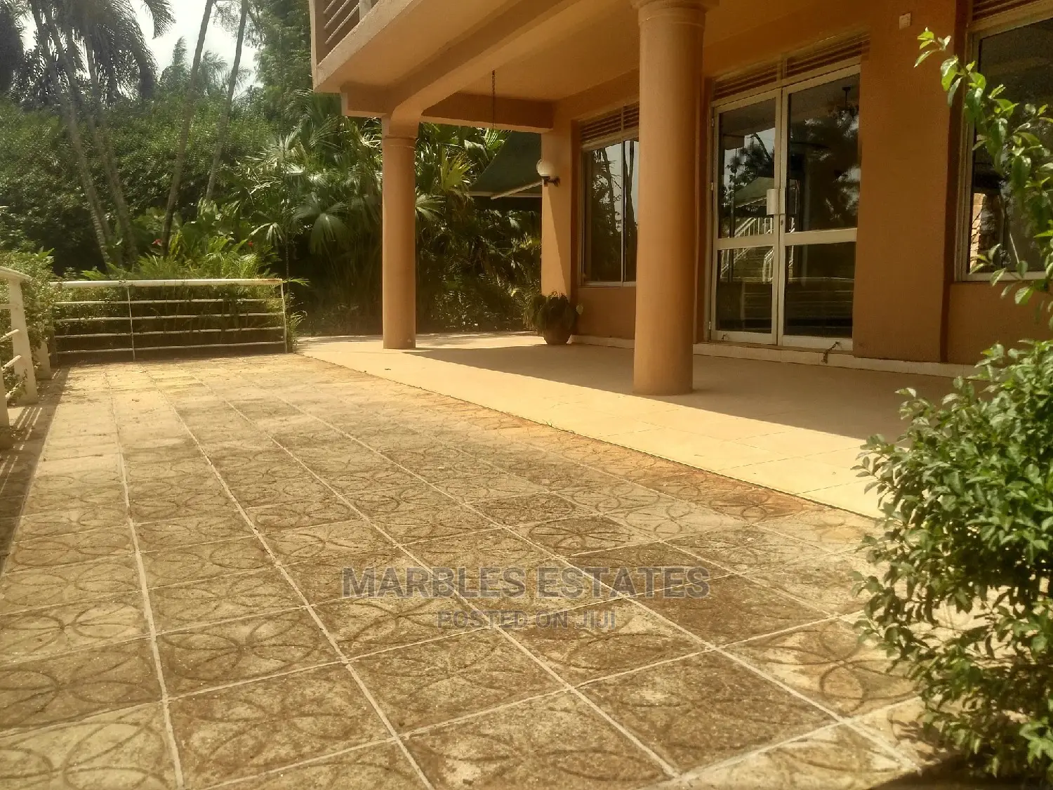 4bdrm Mansion in Mbuya, Central Division for Rent