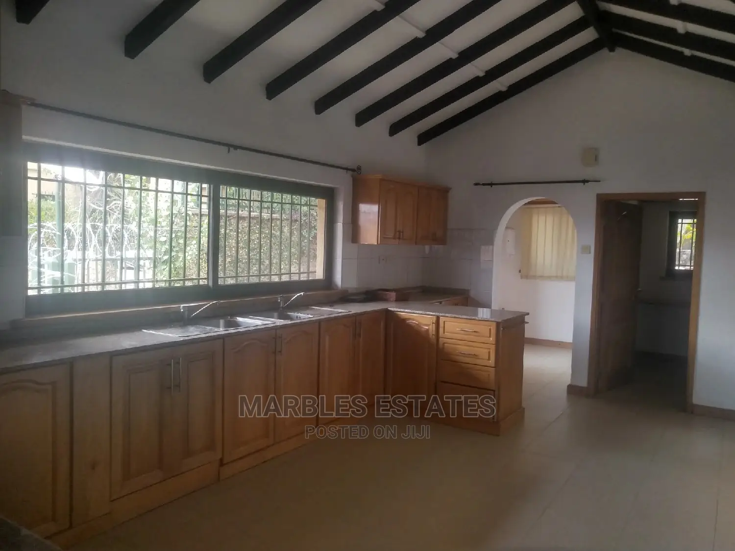 3bdrm Duplex in Mbuya, Central Division for Rent