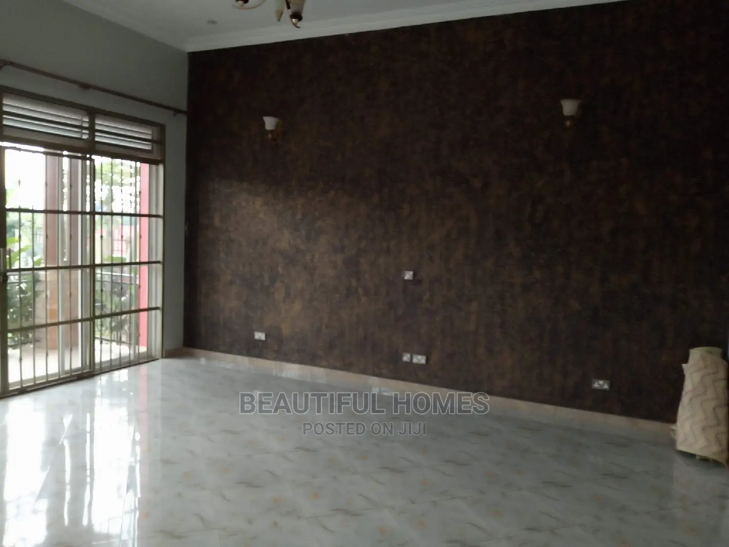 Furnished 4bdrm Bungalow in Kira for Sale