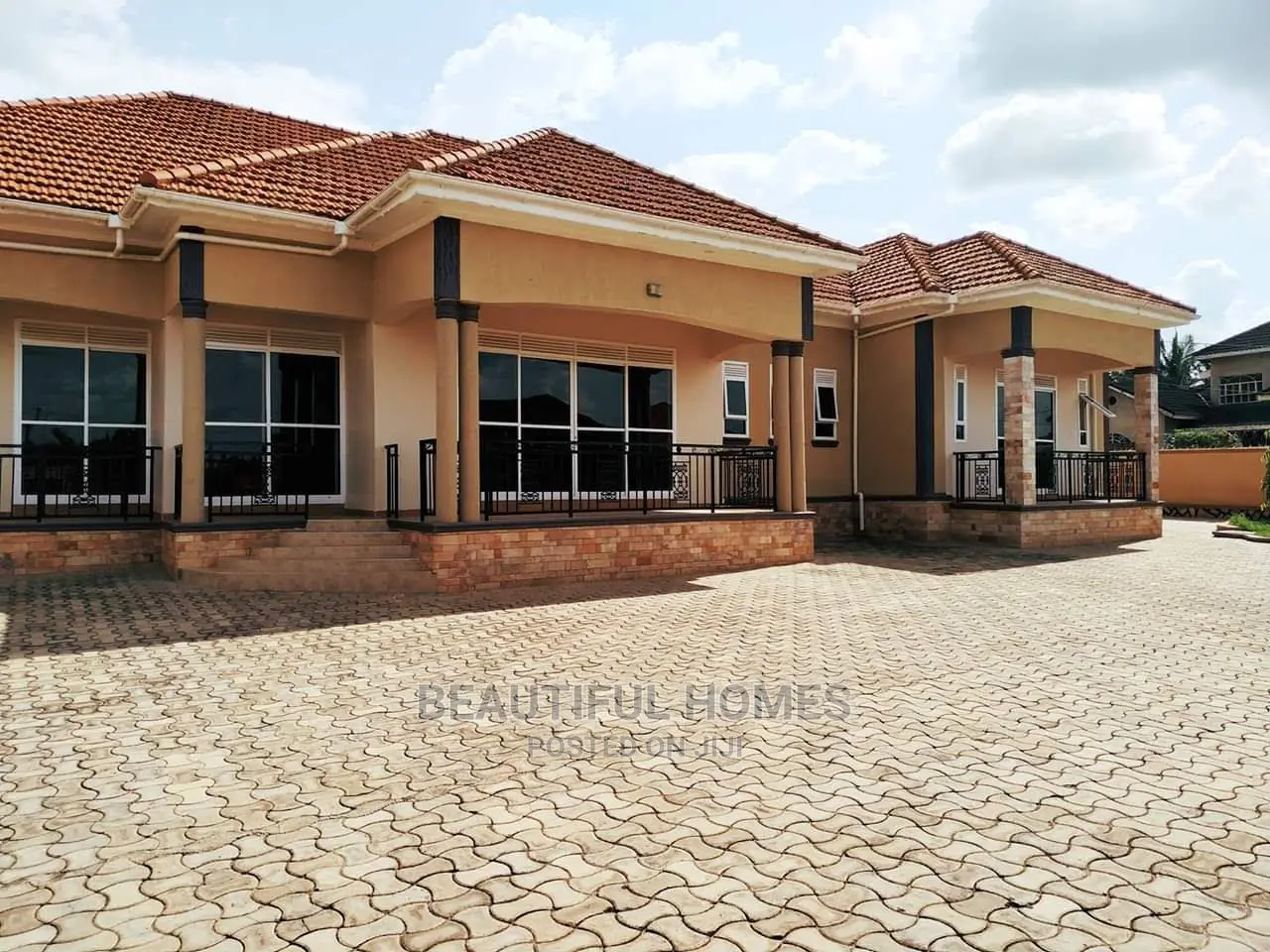 Furnished 4bdrm House in Kira Upscale for Sale