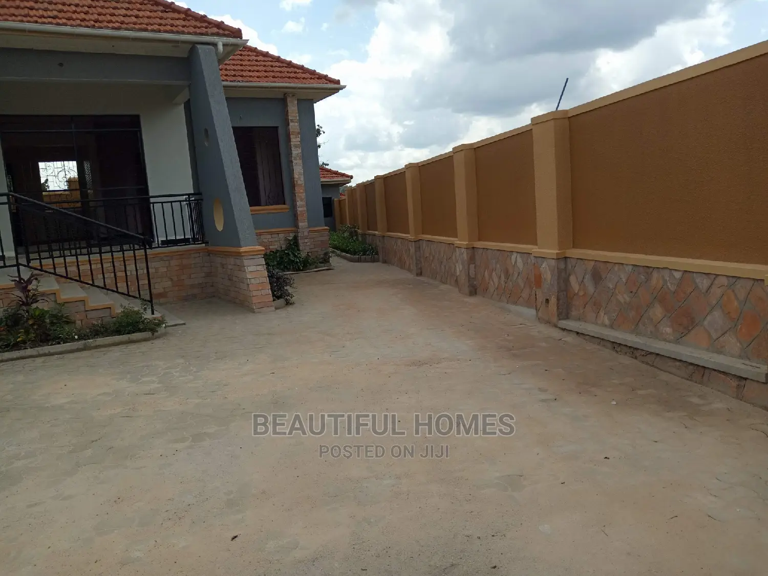Furnished 4bdrm House in Kira for Sale