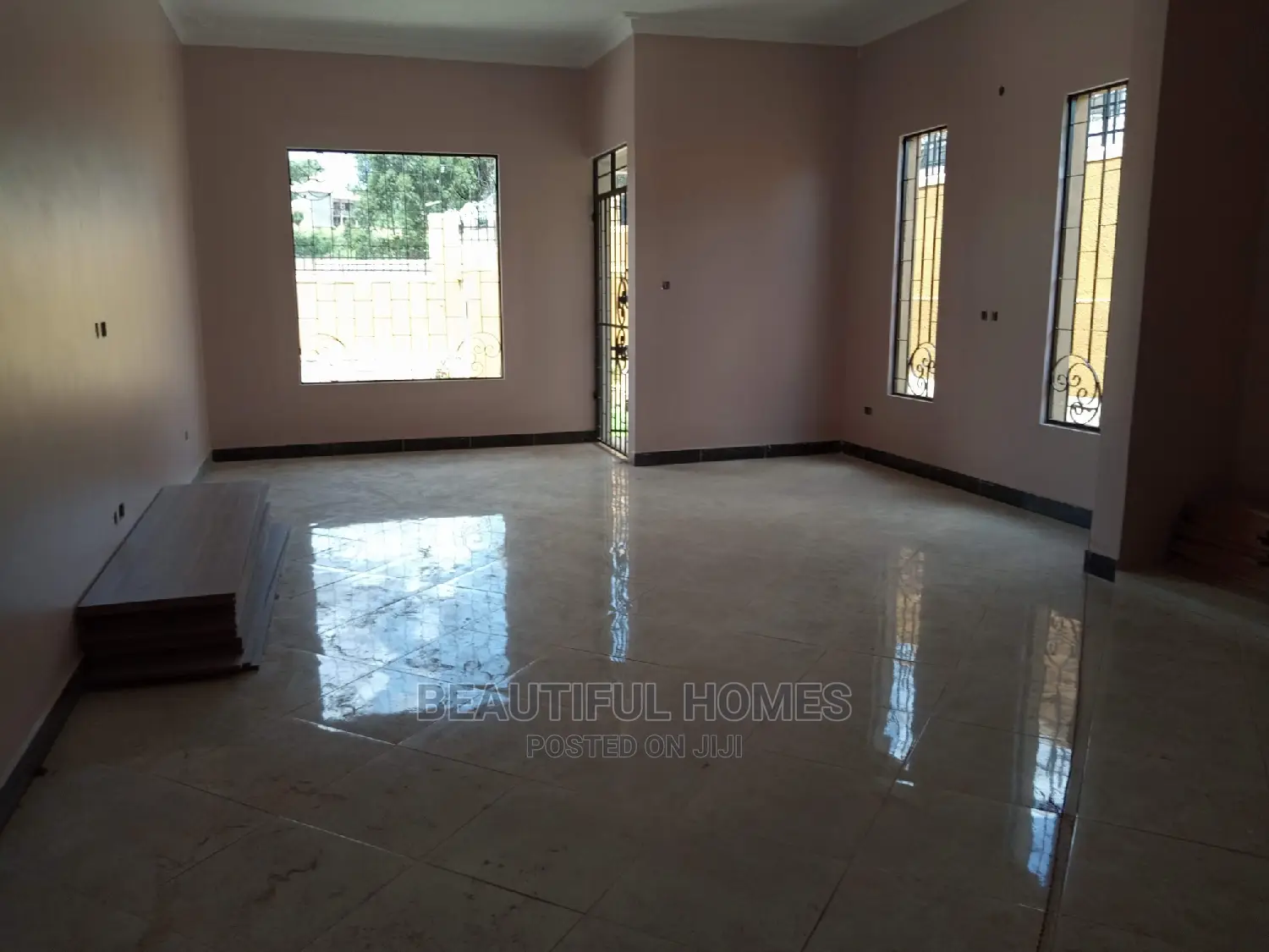 Furnished 4bdrm House in Planned Estate, Kira for Sale