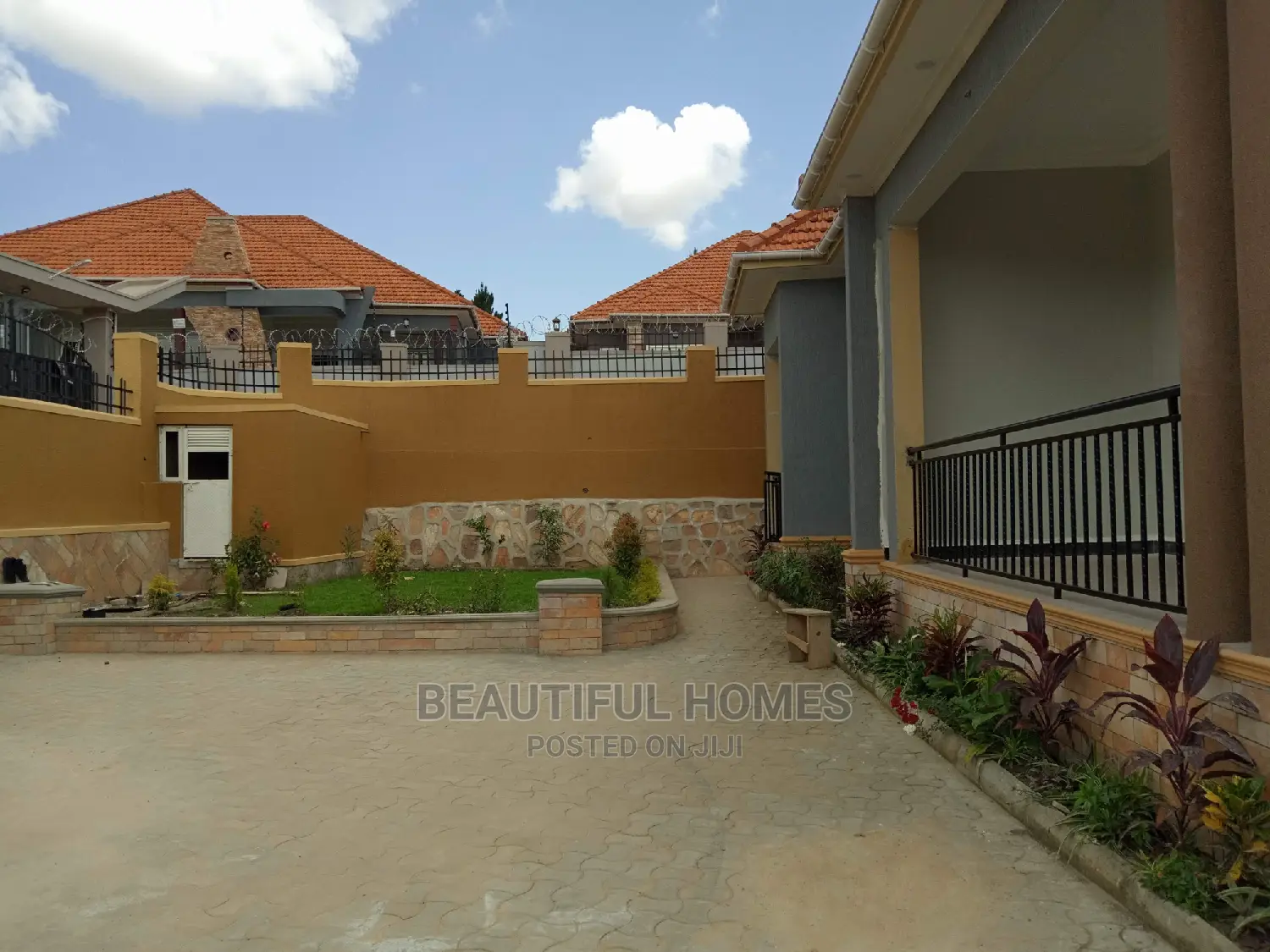 Furnished 4bdrm House in Planned Estate, Kira for Sale