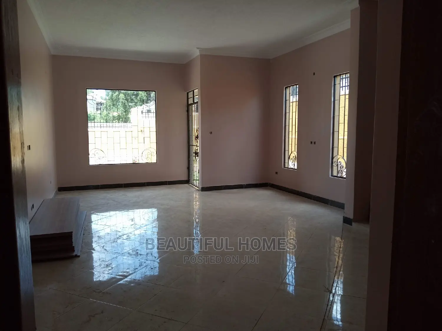 Furnished 4bdrm House in Planned Estate, Kira for Sale