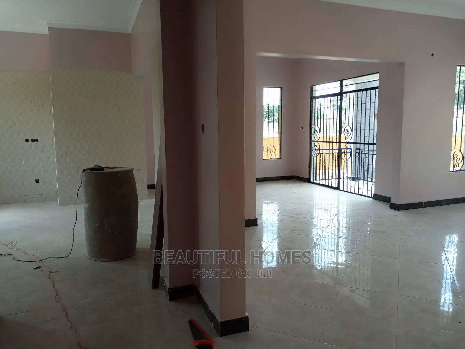Furnished 4bdrm Bungalow in Adorable, Kira for Sale