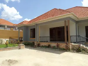 Furnished 4bdrm Bungalow in Adorable, Kira for Sale