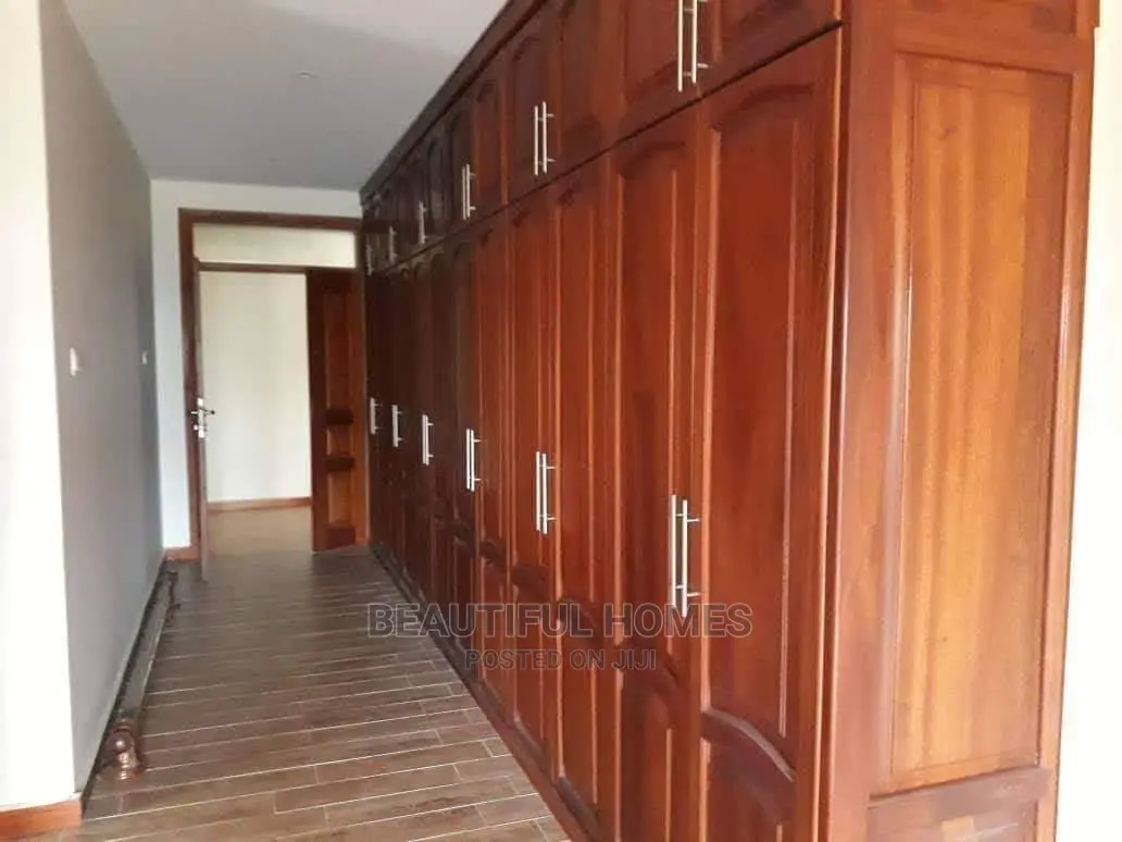 Furnished 6bdrm Mansion in Muyenga Upper, Makindye for Sale