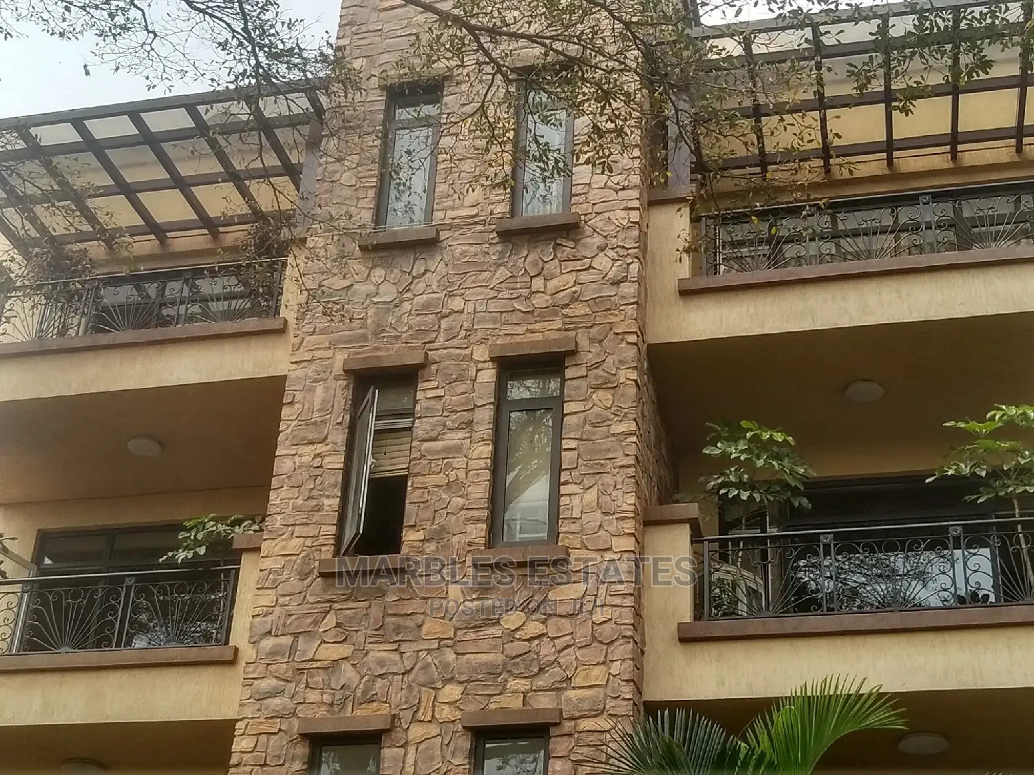 Furnished 3bdrm Bedsitter in Kololo, Central Division for Rent
