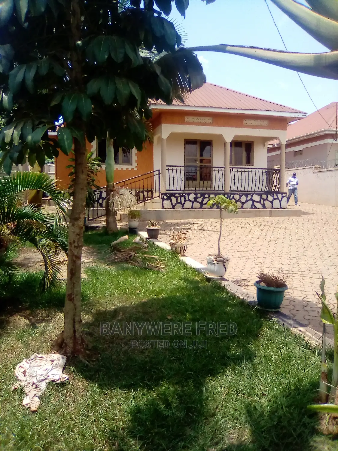 Furnished 4bdrm Bungalow in Kira for Sale
