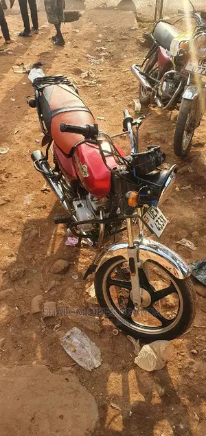 Bajaj RE 2021 Red