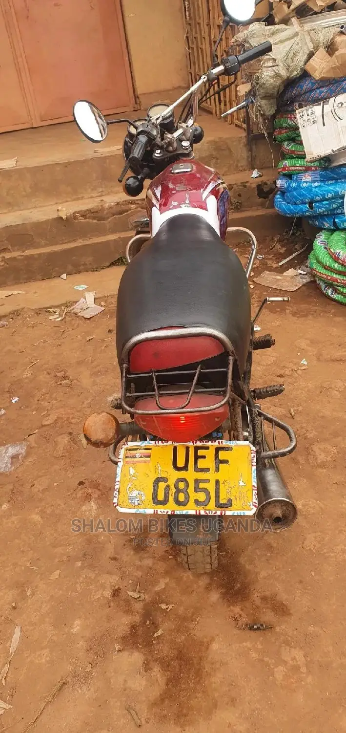 Bajaj Boxer 2020 Yellow