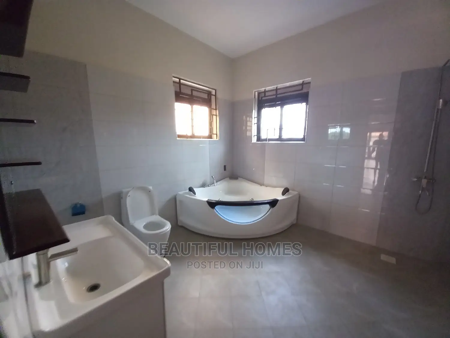 Furnished 6bdrm Mansion in Najjera, Central Division for Sale
