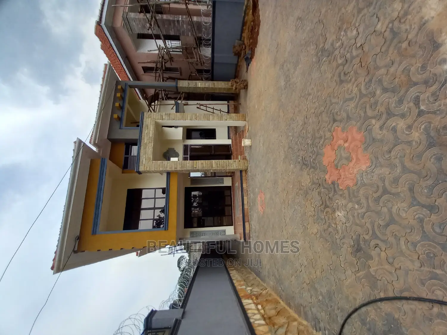 Furnished 4bdrm Duplex in Najjera Corporate, Central Division for Sale