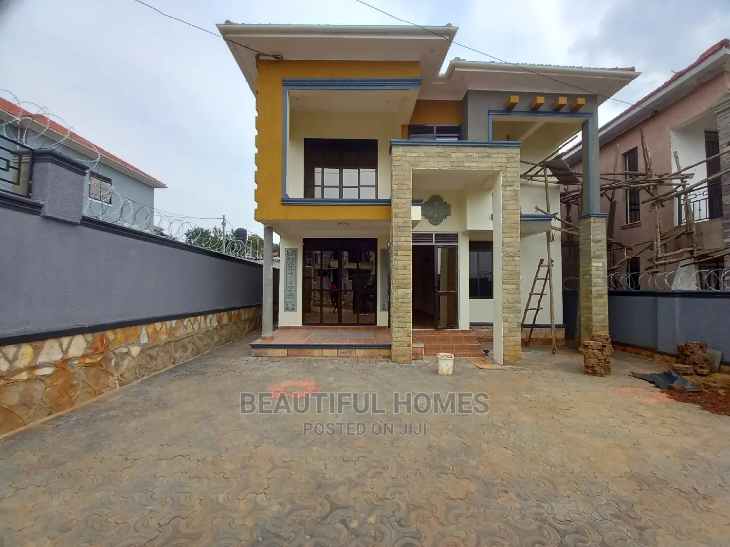 Furnished 4bdrm Duplex in Najjera Corporate, Central Division for Sale