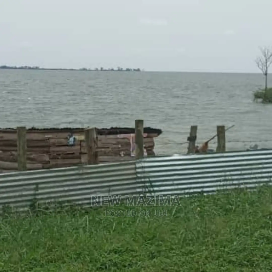Five Star Semi Finished Hotel Begining on Lake in Ntebe
