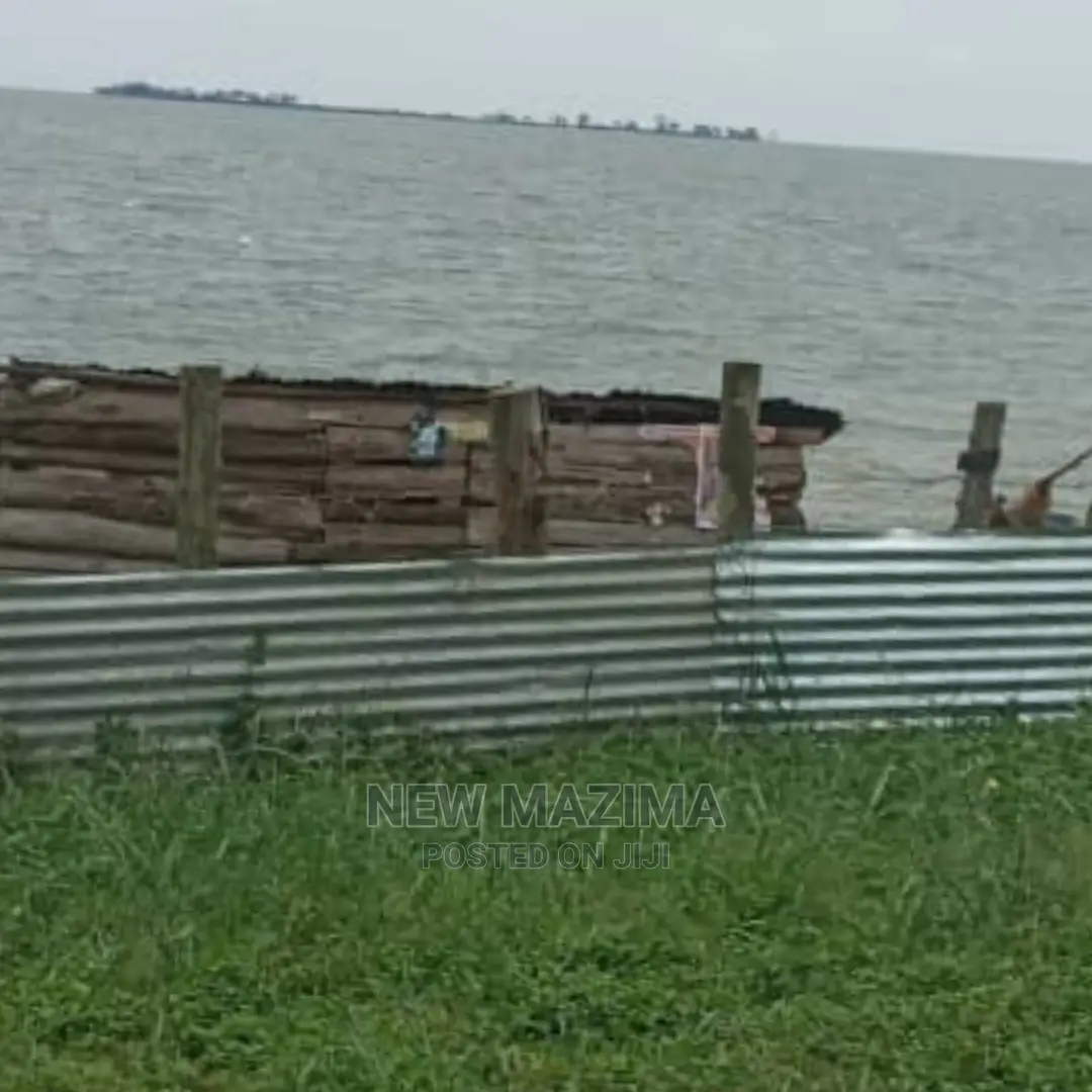 Five Star Semi Finished Hotel Begining on Lake in Ntebe