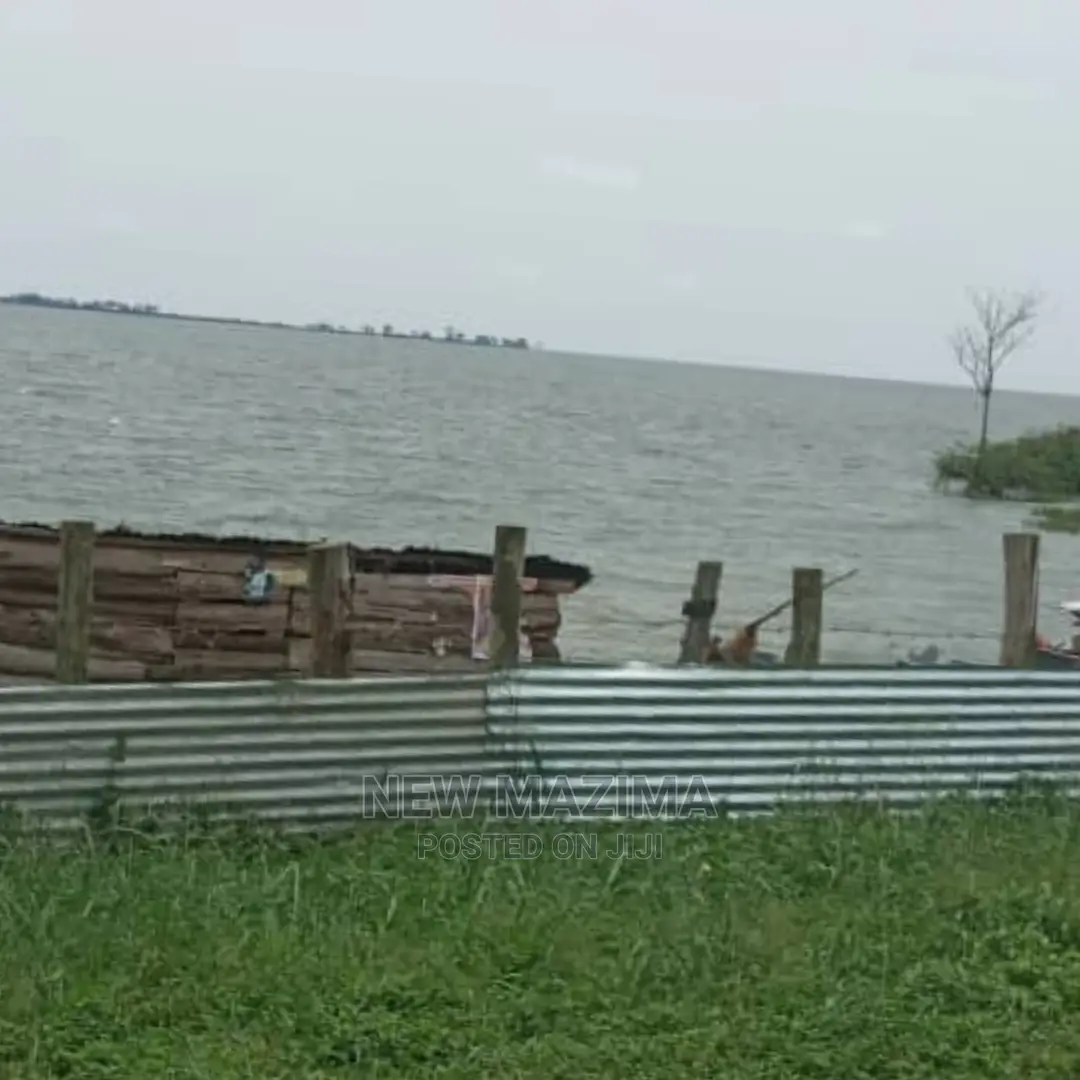 Five Star Semi Finished Hotel Begining on Lake in Ntebe