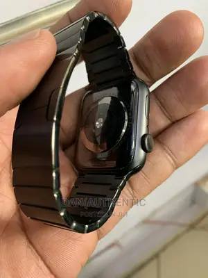 Apple Watch Series 5 With Unique Metallic Black Strap