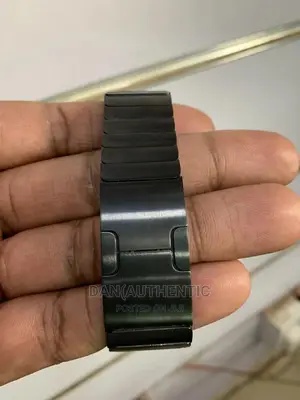 Apple Watch Series 5 With Unique Metallic Black Strap