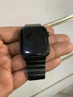 Apple Watch Series 5 With Unique Metallic Black Strap