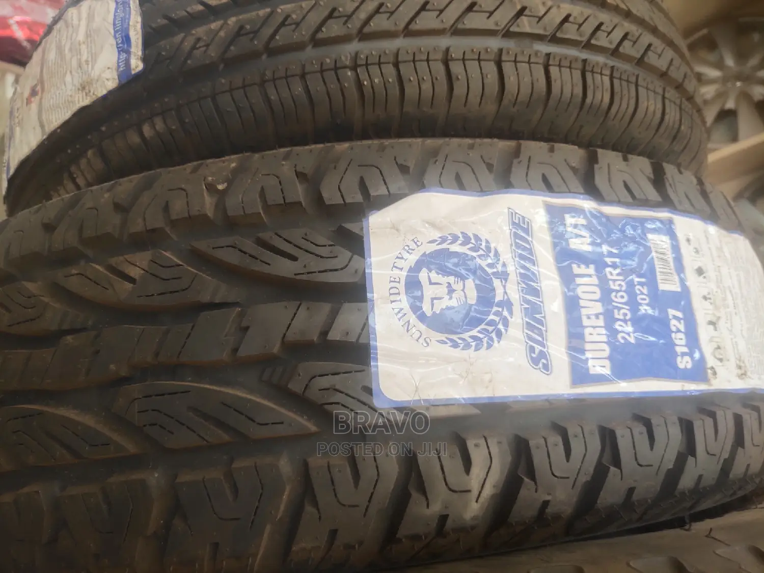 225/65r17 Tire