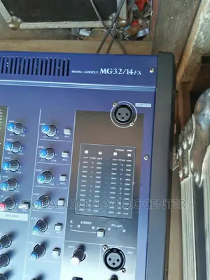 Yamaha Mg 32 / 14fx Live Mixer