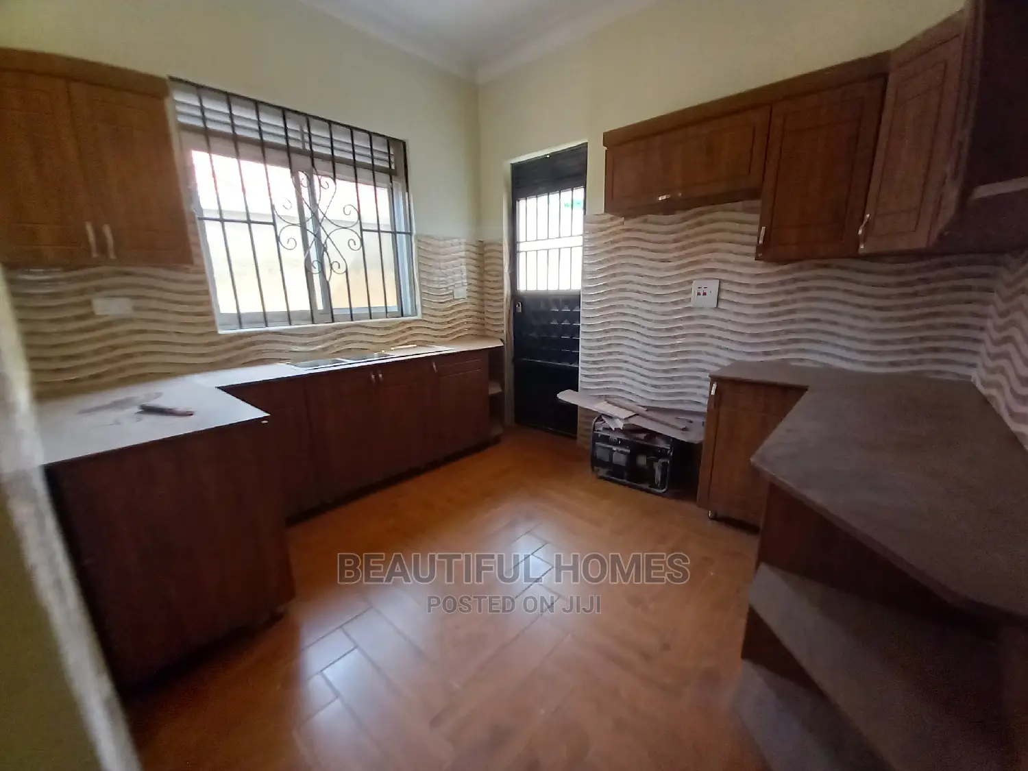 Furnished 4bdrm House in Kira Corporate for Sale